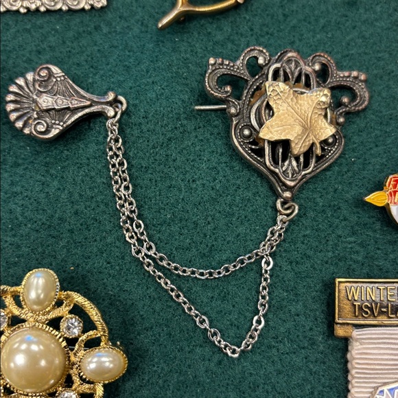 50+ Vintage Brooch and Pin Collection - Picture 14 of 14